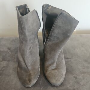 Vince CamutoWomen's Gray Suede Ankle Boots with Side Zip...7.5..no box